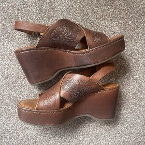 Born Women’s Embossed Wedge Sandals Size 8